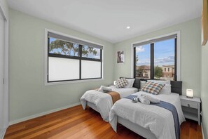 House, 3 Bedrooms, Balcony, Garden View | 3 bedrooms - Luxurious 3-bedroom Townhouse in Maidstone - Perfect Family Retreat (Melbourne)