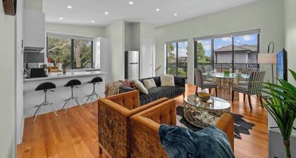 Luxurious 3-bedroom Townhouse in Charming Maidstone 7 KM TO CBD