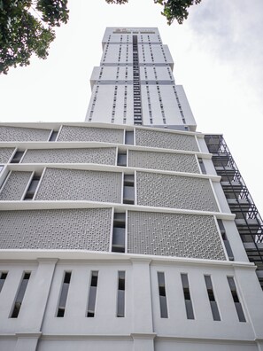 Exterior - 22 Macalisterz by Mana Mana (George Town)