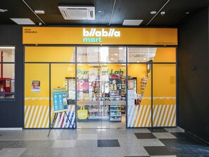 Exterior - 22 Macalisterz by Mana Mana (George Town)