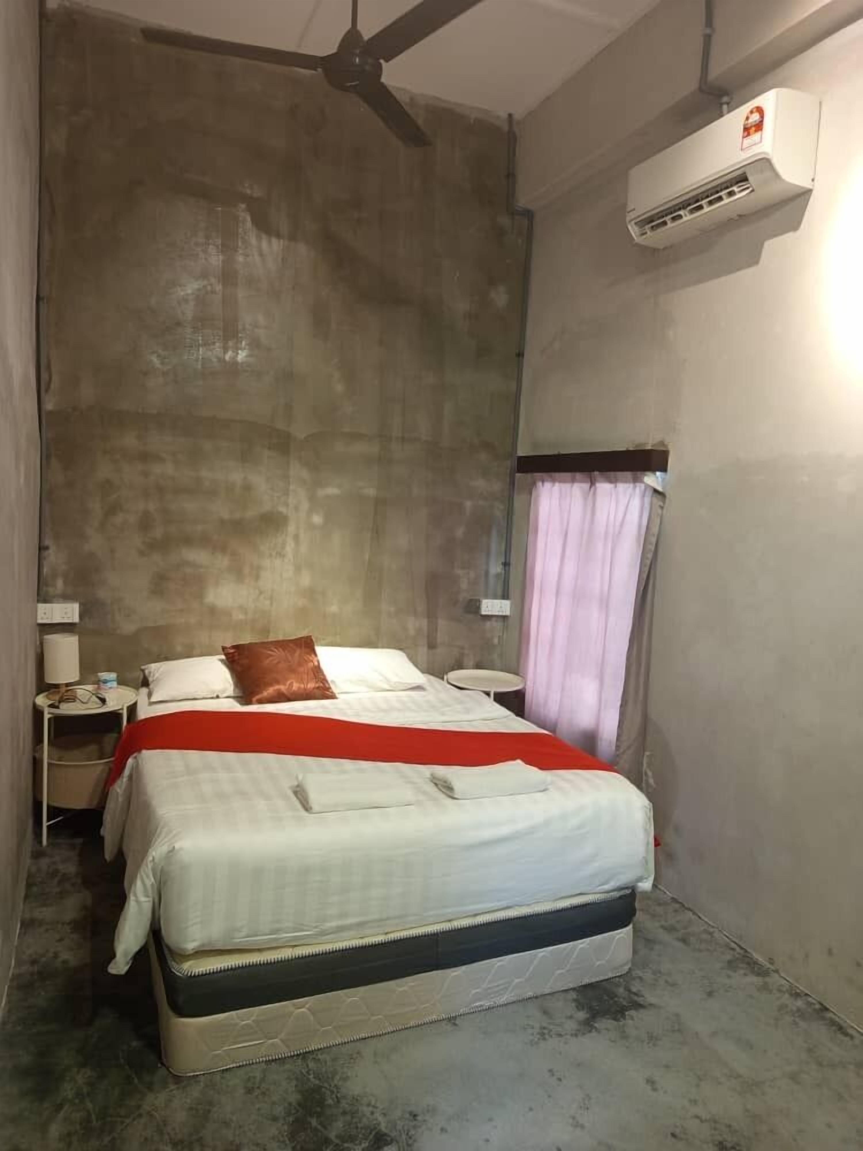 Suite | Free WiFi, bed sheets