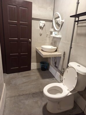 Bathroom - Capital O Dream Nur Private Pool Villa (Malacca City)
