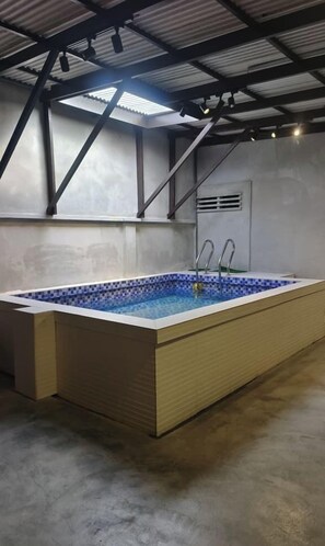 Indoor pool - Capital O Dream Nur Private Pool Villa (Malacca City)