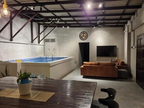 Indoor pool - Capital O Dream Nur Private Pool Villa (Melaka City)