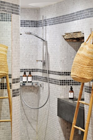 City Studio | Bathroom - Mademoiselle Joséphine (Ajaccio)