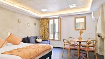 Studio | Living area