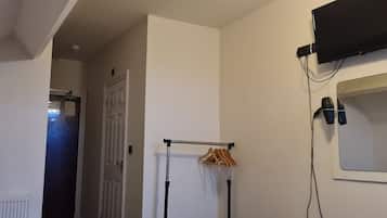 Standard Double Room, Garden View | Room amenity