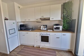 Microonde, forno, piano cottura, lavastoviglie