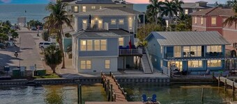 AMI Dock of the Bay - "Over the Water" 2nd Floor - WiFi, Dog-friendly