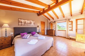 Unclassified image, 3 of 36, button - Can Tia, elegant villa with swimming pool and mountain views (Pollença)