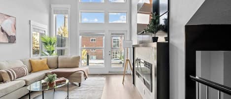 Télévision, cheminée