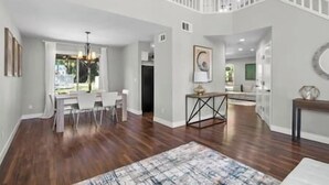 Interior - Big Red Brick Home near Six Flags Magic Mountain (Castaic)