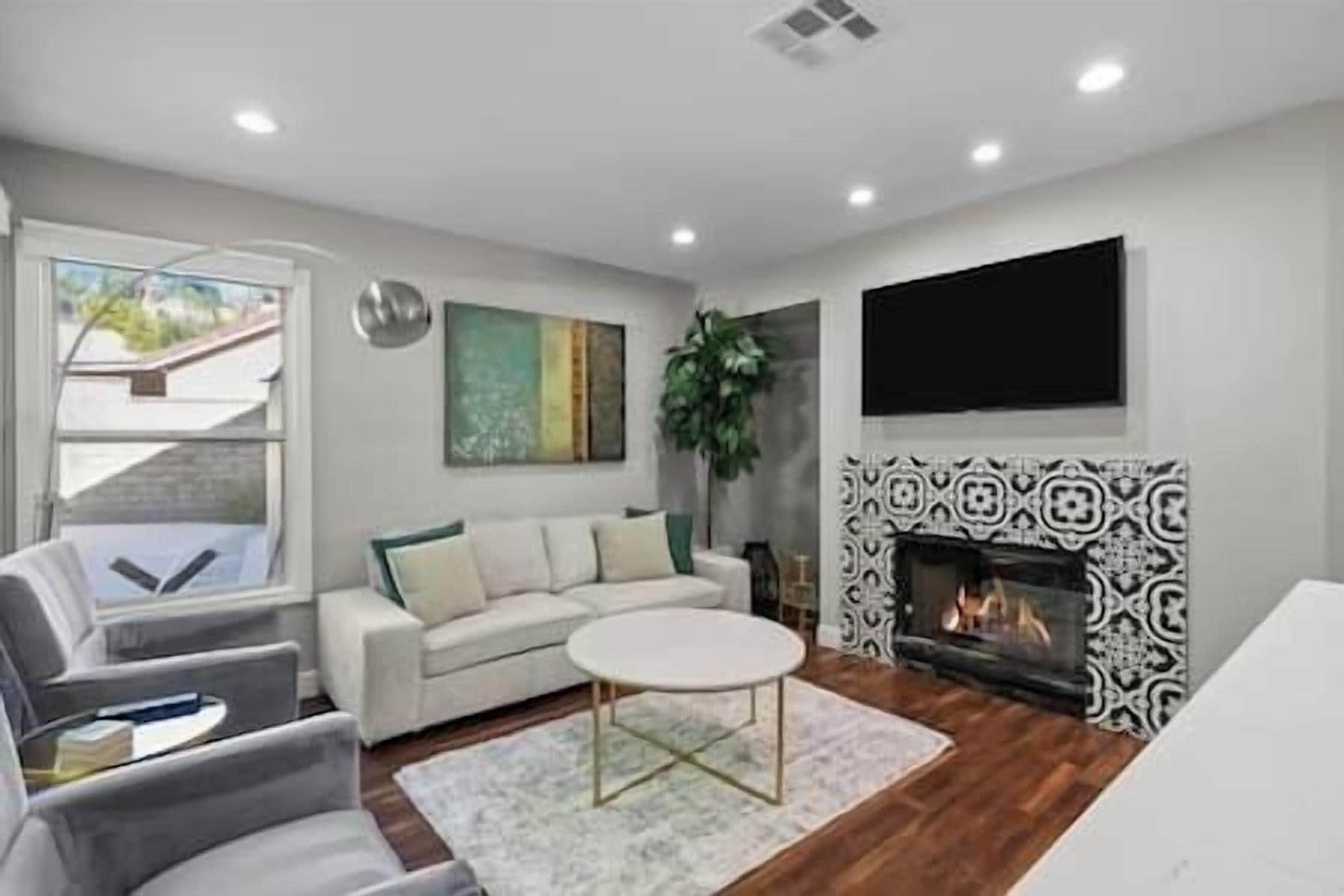 TV, fireplace