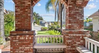 Big Red Brick Home near Six Flags Magic Mountain