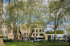 Exterior - Chic Shoreditch Gem | Zone 1 | Workspace+1GB Wi-Fi (Greater London)