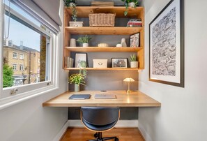 Interior - Chic Shoreditch Gem | Zone 1 | Workspace+1GB Wi-Fi (Greater London)