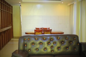 Living area - KIGALI EDDIE HOMES AND APARTMENT  (Kigali)