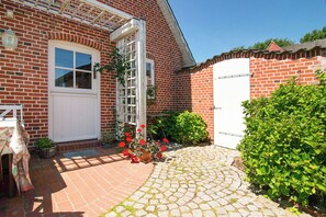 Terrace/patio - Vacation home "Nordstern" in Osterhever for up to 6 people (Osterhever)