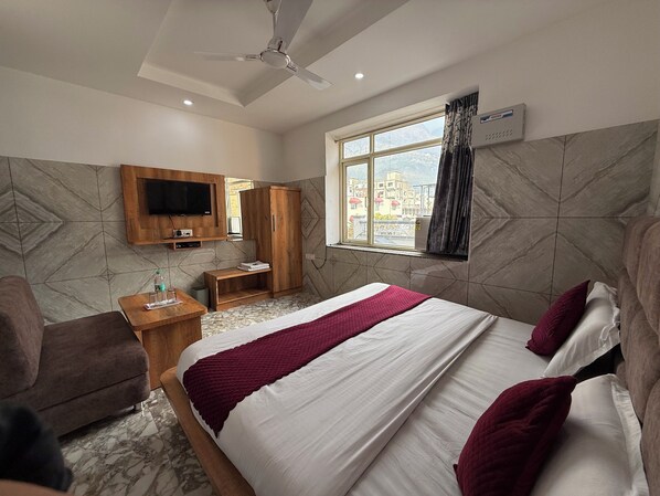 Superior Room | Free WiFi - The Srishti Inn (Katra)