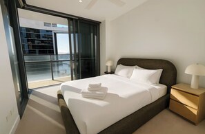Iron/ironing board, WiFi, bed sheets - Bright & Calm Haven Lv 17 - w/ Sky & Balcony Views (Brisbane City)