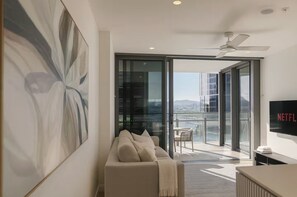 TV - Bright & Calm Haven Lv 17 - w/ Sky & Balcony Views (Brisbane City)