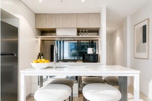 Microwave, oven, stovetop, dishwasher - Bright & Calm Haven Lv 17 - w/ Sky & Balcony Views (Brisbane City)