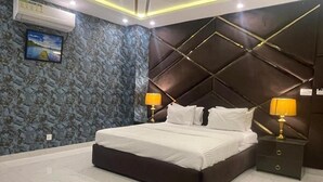 Kamar Double Deluks | Seprai premium, tempat tidur Select Comfort, dan minibar