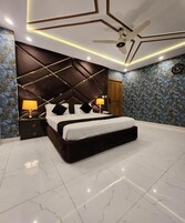 Ropa de cama de alta calidad, colchones Select Comfort y minibar 