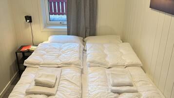 3 bedrooms, desk, WiFi