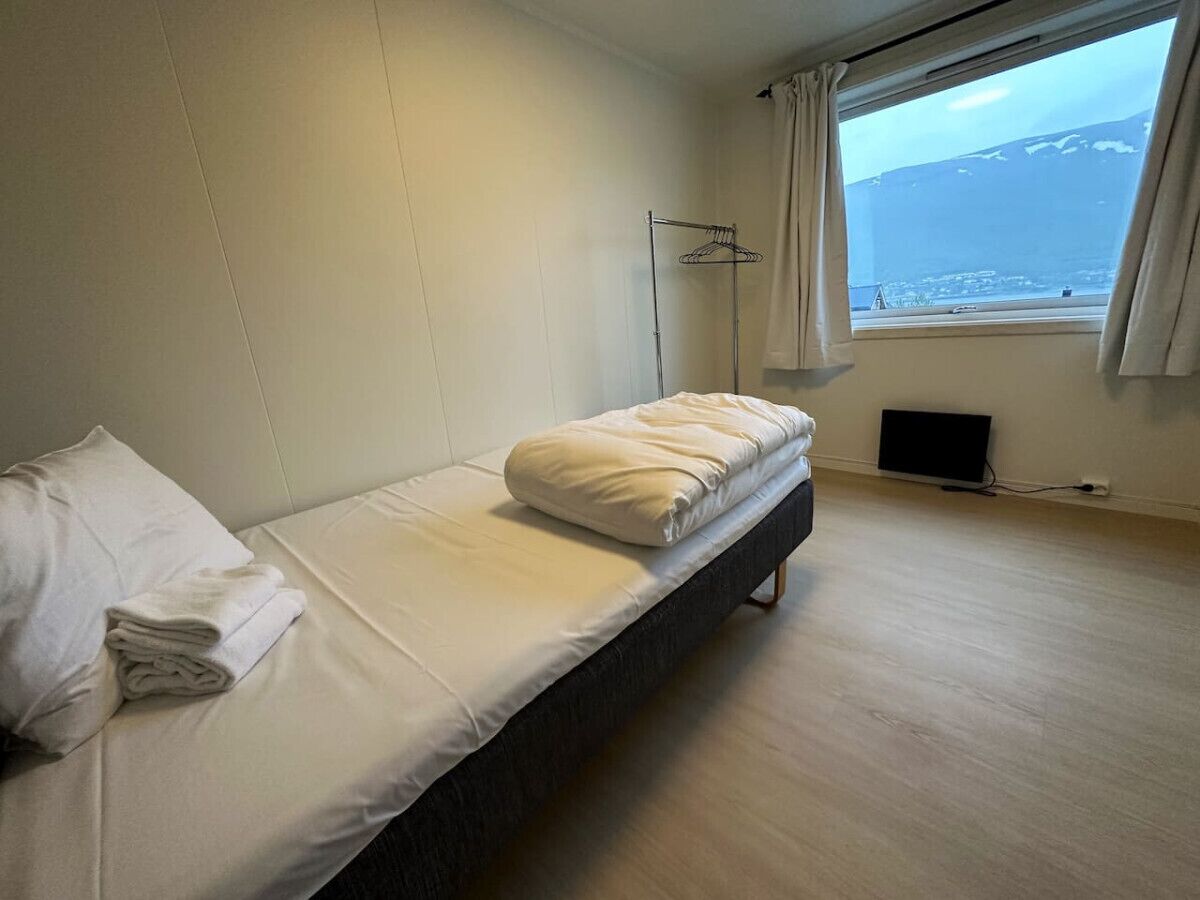 5 bedrooms, WiFi, bed sheets