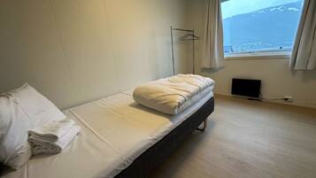 5 bedrooms, WiFi, bed sheets