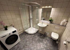 Bathroom - Sentrumsnær leilighet med 5 soverom - Montis (Tromsø)