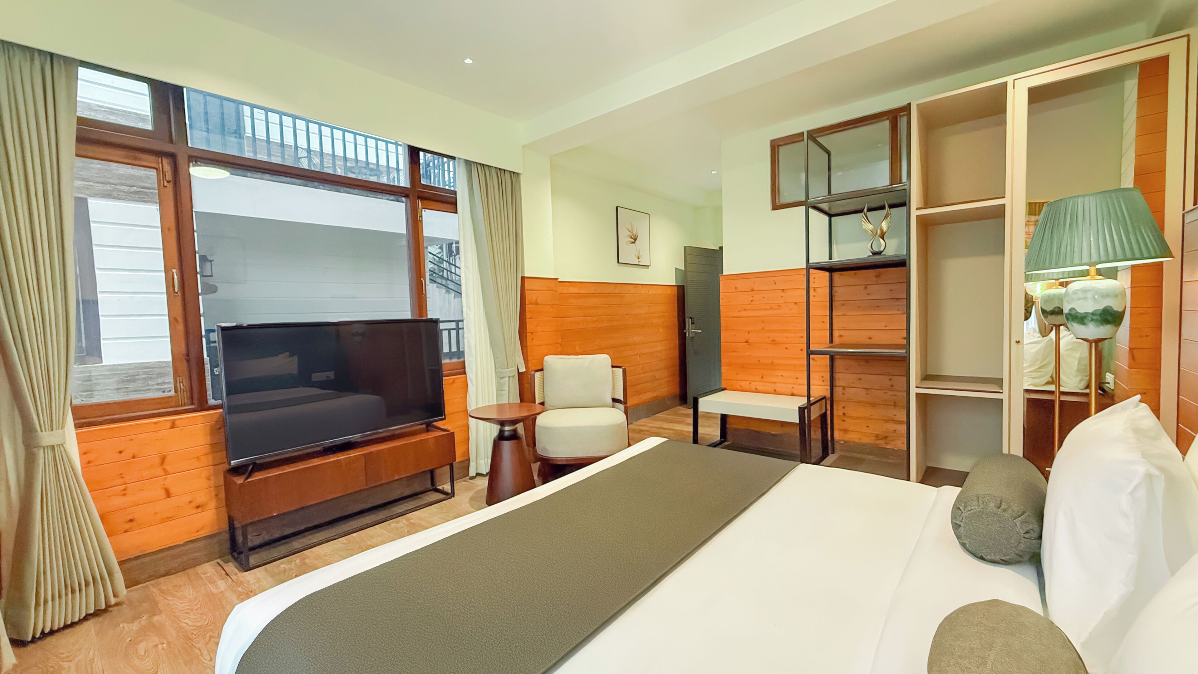 Club Double Room, Balcony | Laptop workspace, free WiFi
