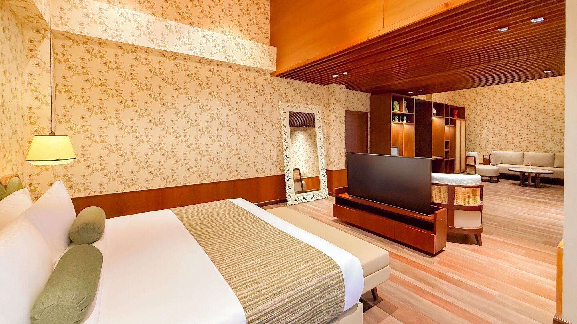 Laptop workspace, free WiFi