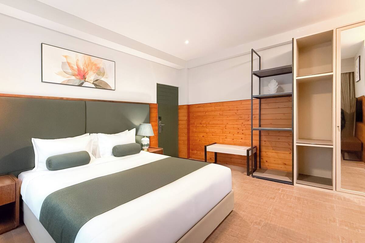 Premium-Doppelzimmer, Balkon | Laptopgeeigneter Arbeitsplatz, kostenloses WLAN