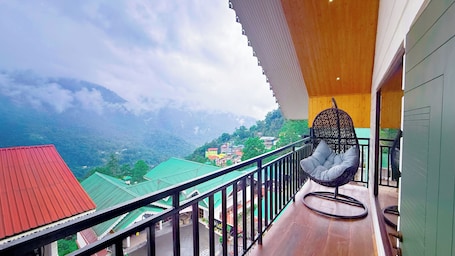 Classic Duplex, Balcony, Valley View | Property grounds. Udaan Yalley Resort & Spa Gangtok