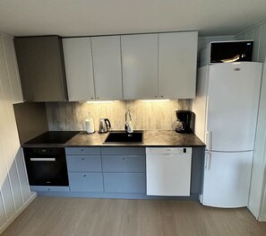 Fridge, microwave, oven, stovetop - Moderne sentral leilighet med 3 soverom - Saltus (Tromsø)