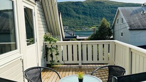 Outdoor dining - Sentrumsnær leilighet med 4 soverom - Aurora (Tromsø)