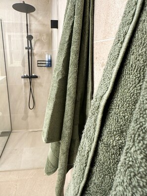 Hair dryer, towels, toilet paper - Sentrumsnær leilighet med 4 soverom - Aurora (Tromsø)