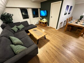 TV - Sentrumsnær leilighet med 4 soverom - Aurora (Tromsø)