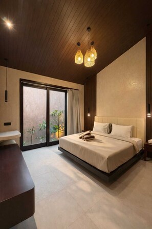 Villa superior, 3 habitaciones, piscina privada | Caja fuerte, escritorio, tabla de planchar con plancha y wifi gratis