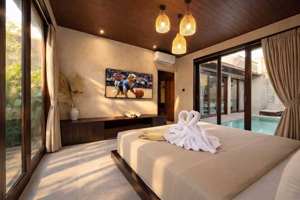 Superior-huvila, 3 makuuhuonetta, yksityinen uima-allas | Tallelokero huoneessa, työpöytä, silitysrauta/-lauta, ilmainen Wi-Fi