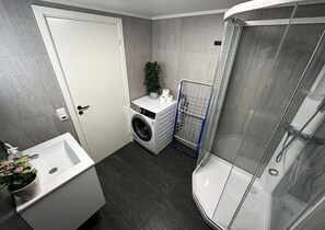 Towels, toilet paper - Sentral leilighet med 3 soverom og kjøkken - Mare (Tromsø)
