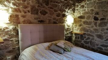 Iron/ironing board, Internet, bed sheets