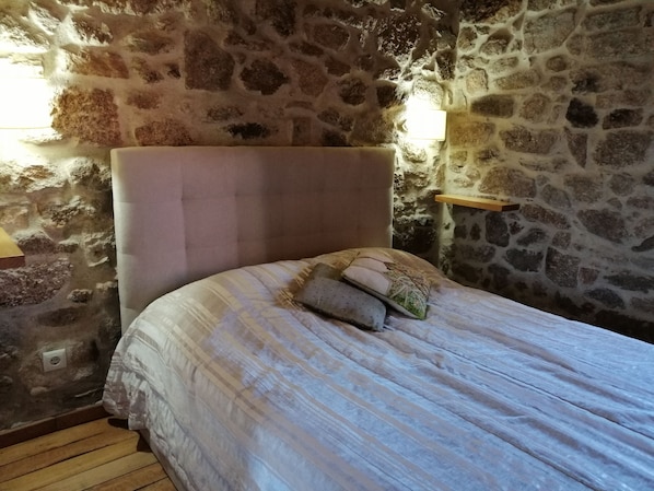 Tabla de planchar con plancha, Internet, ropa de cama