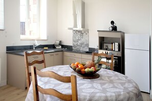 Microwave, oven, stovetop - Le Logis de Lucie ( 6 people) (Lys-Haut-Layon)