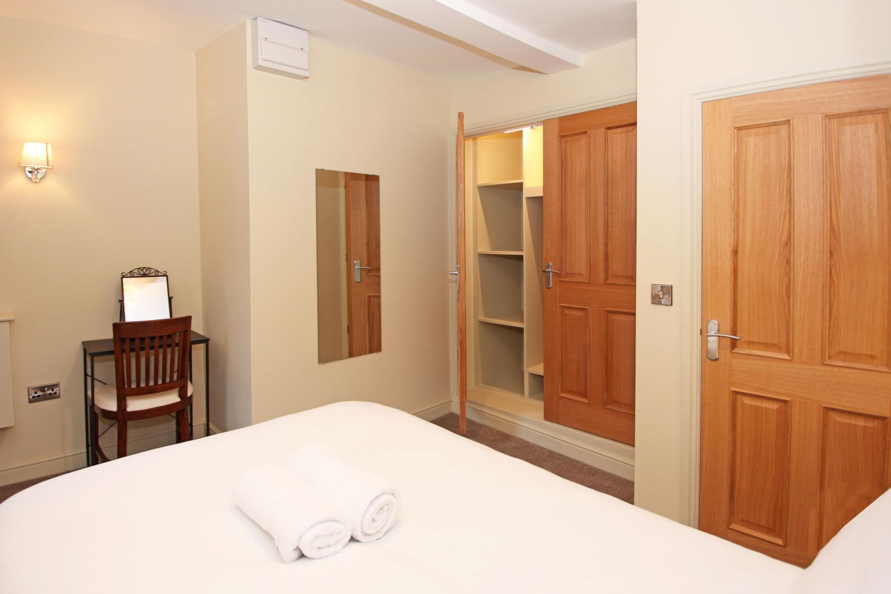 Leilighet – business | Individuelt innredet, lydisolert og strykejern/-brett