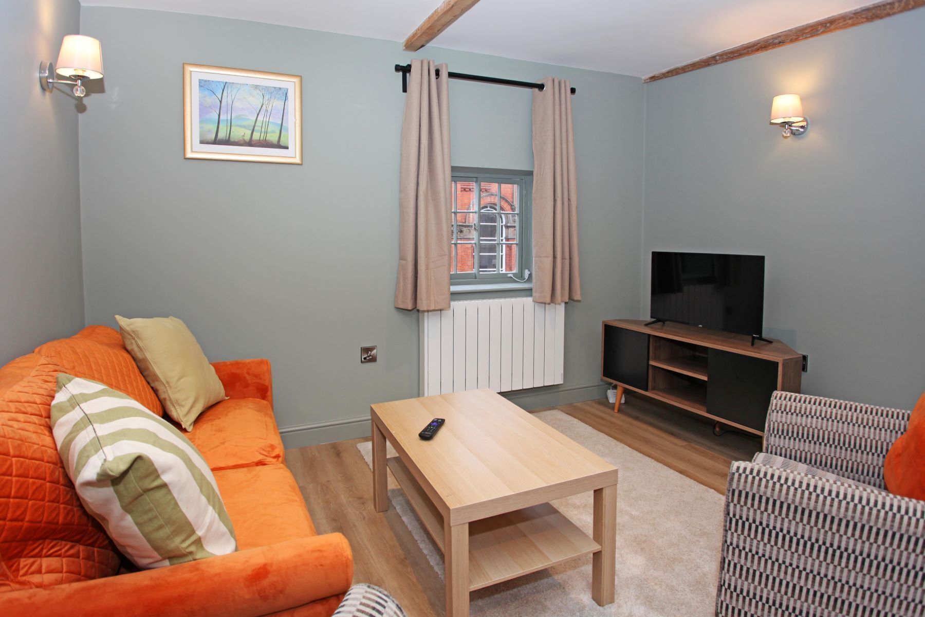 Business Apartment | Living area | Flat-screen TV