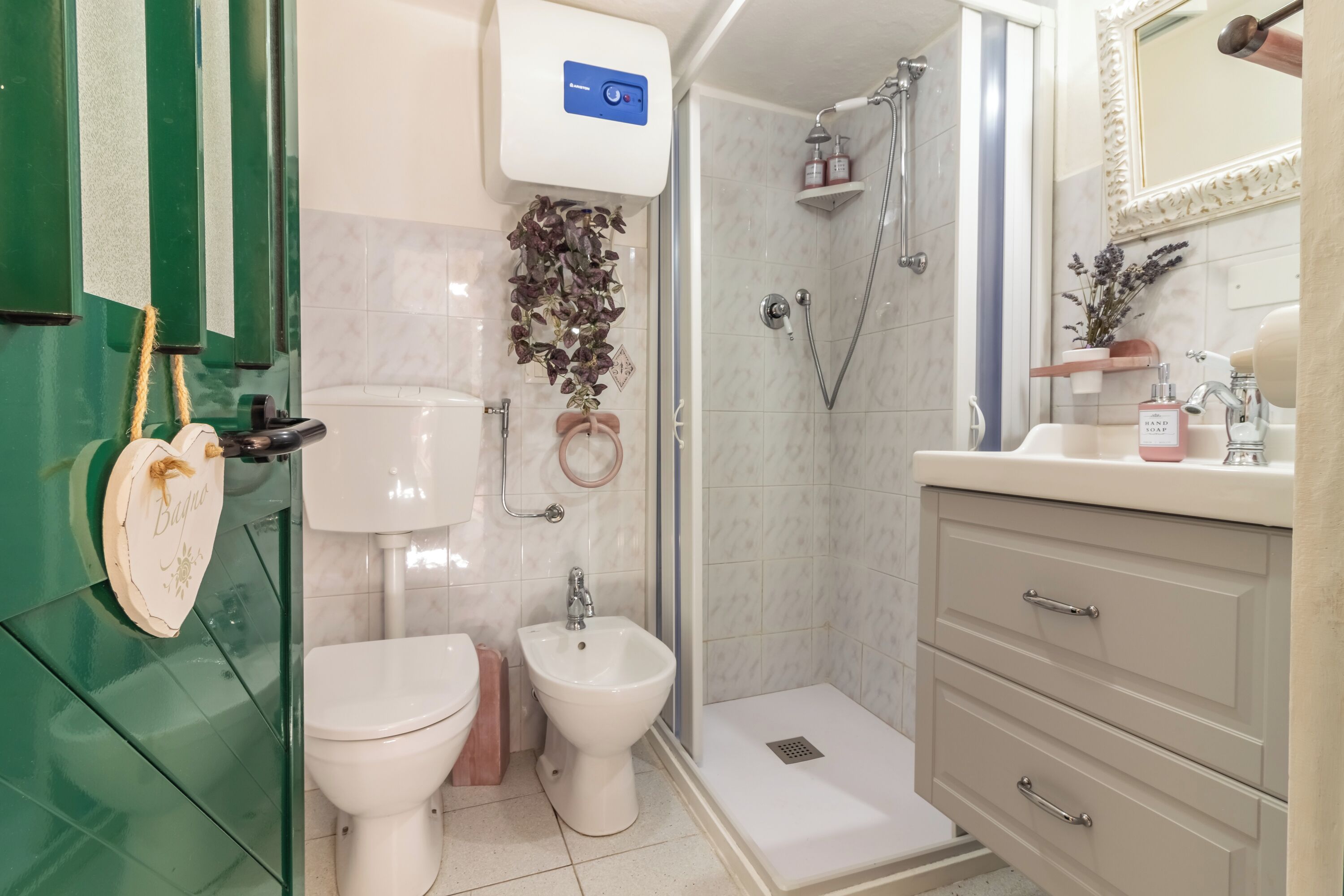 Dusche, Haartrockner, Bidet, Handtücher