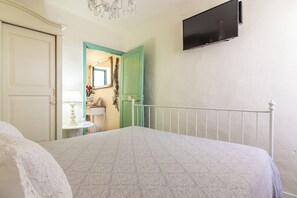 1 bedroom, iron/ironing board, WiFi, bed sheets - Charming cottage behind the Cinque Terre, surrounded by Ligurian Nature (Sasseta)